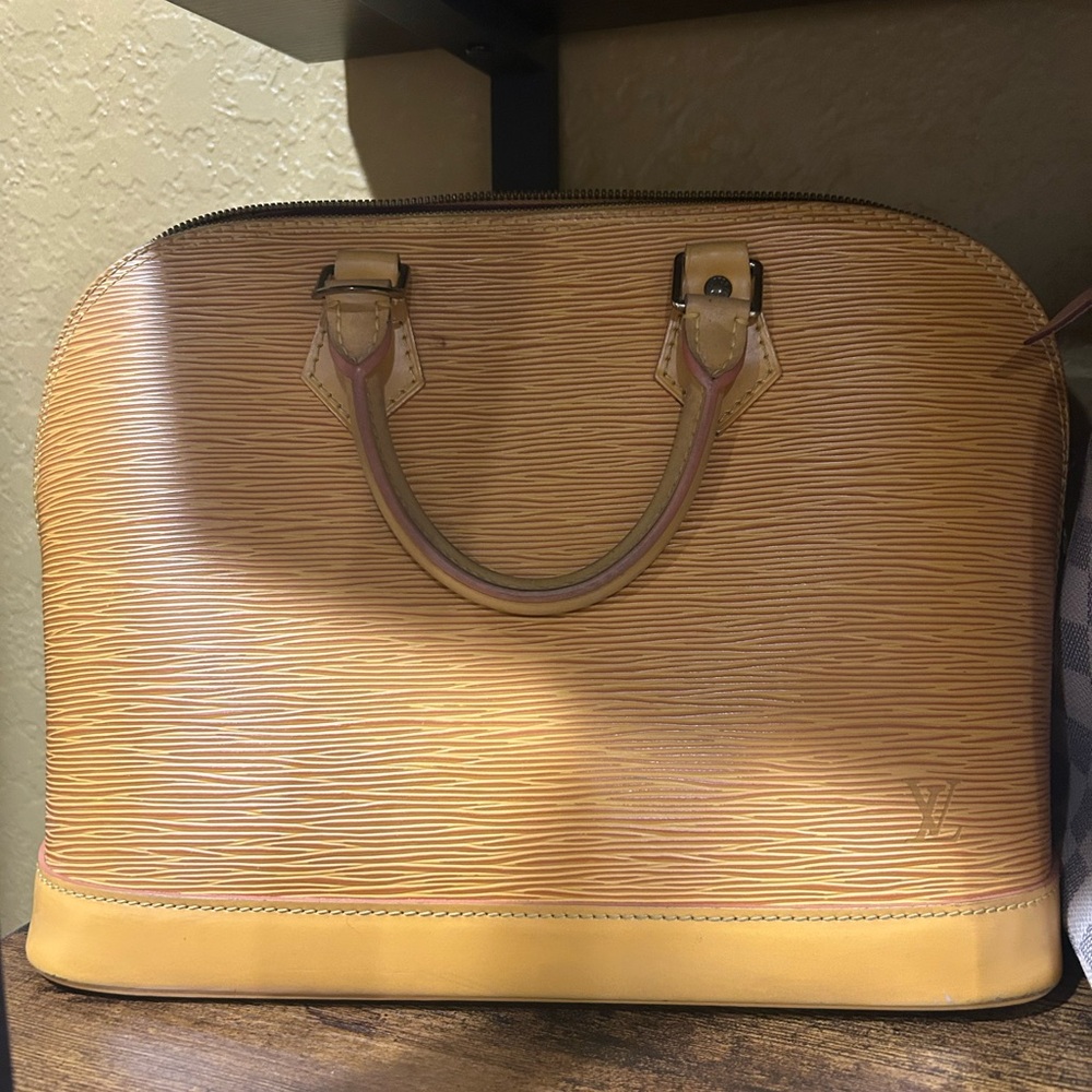 Louis Vuitton Alma pm